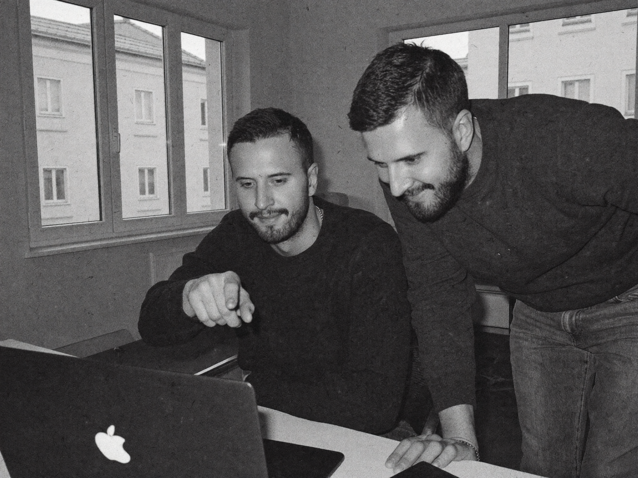 Simon working with a product team